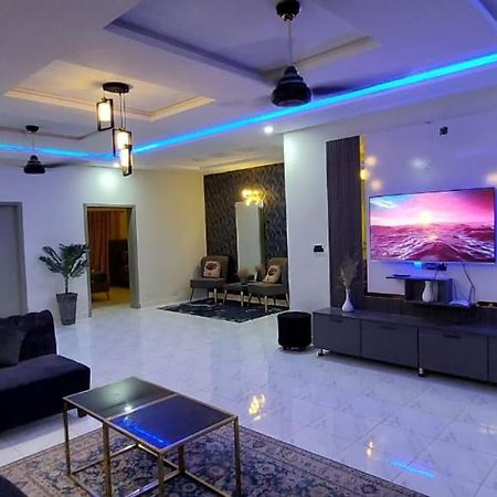 Velvet Vibes Villa Near Islamabad Airport Dhok Sandemar Eksteriør billede