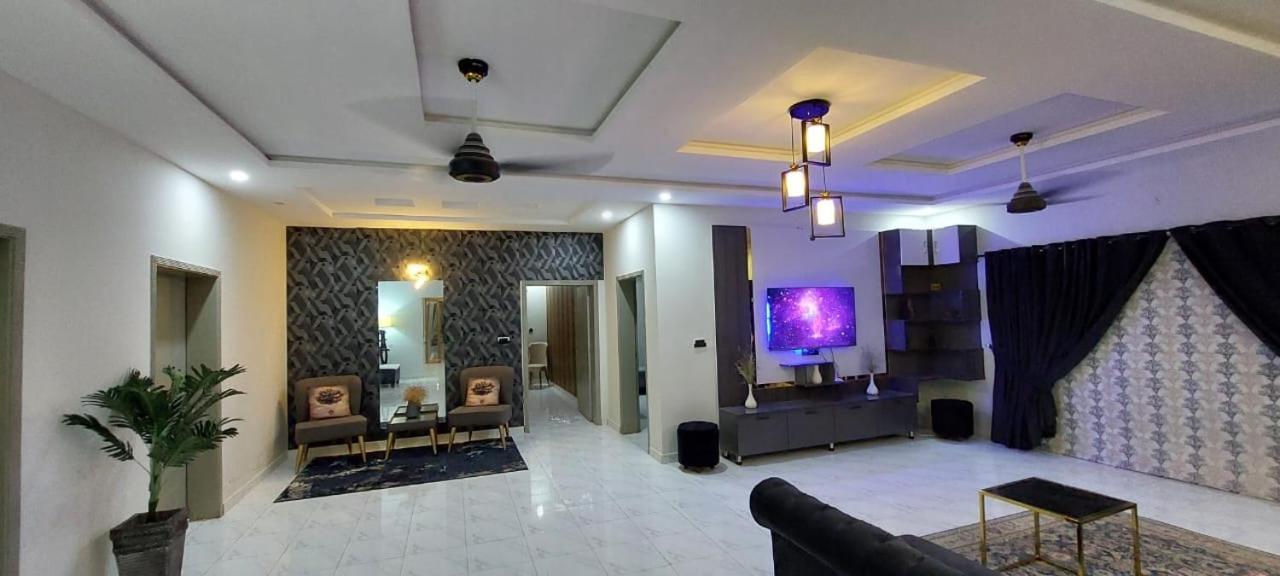 Velvet Vibes Villa Near Islamabad Airport Dhok Sandemar Eksteriør billede