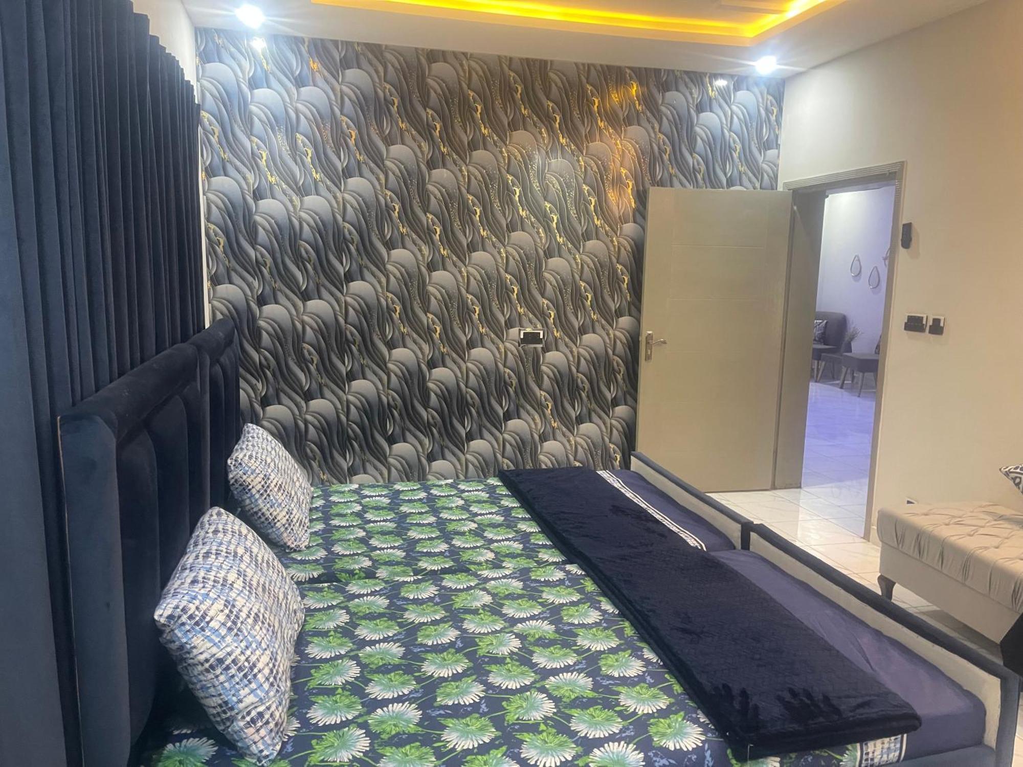 Velvet Vibes Villa Near Islamabad Airport Dhok Sandemar Eksteriør billede